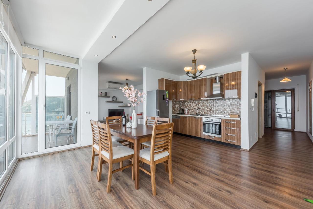 Spectacular Seaview Penthouse Durrës